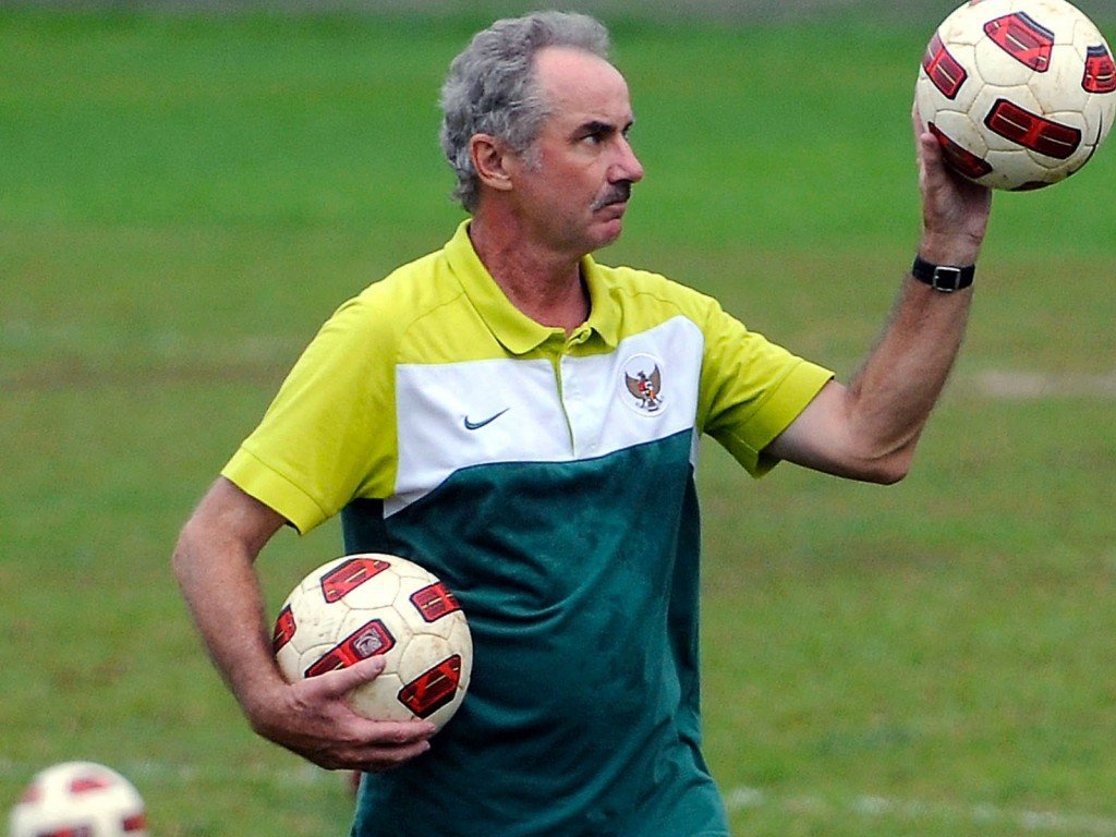 Alfred Riedl Pertanyakan Kualitas Kepemimpinan Wasit Asia