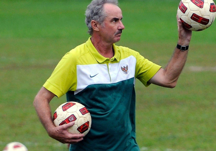 Alfred Riedl Pertanyakan Kualitas Kepemimpinan Wasit Asia