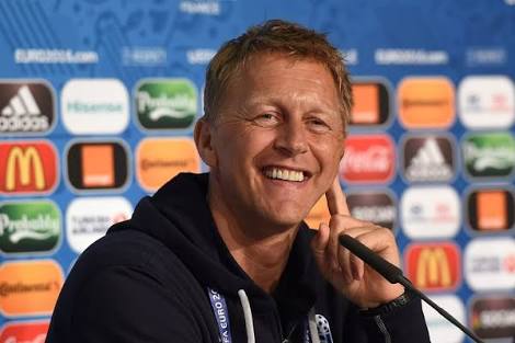 Pelatih Islandia: Rumput SUGBK Masih Tinggi