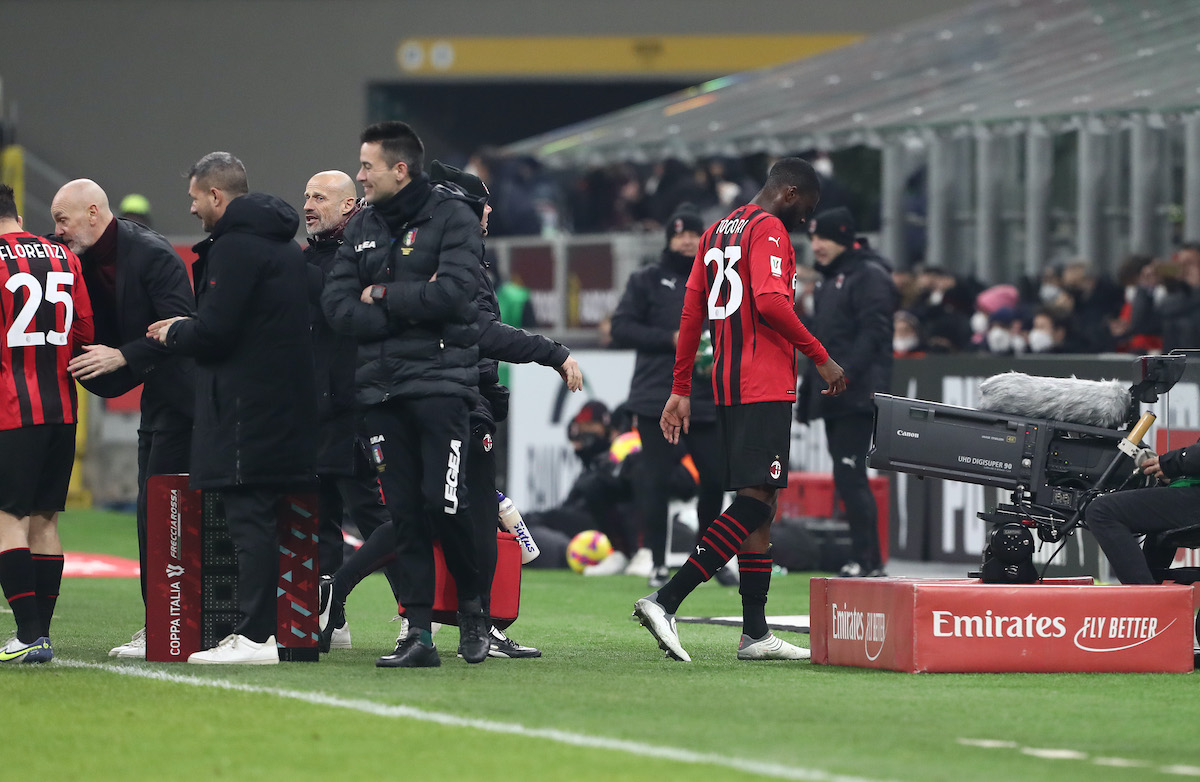 Cedera Tomori Paksa Milan Datangkan Bek Tengah Baru