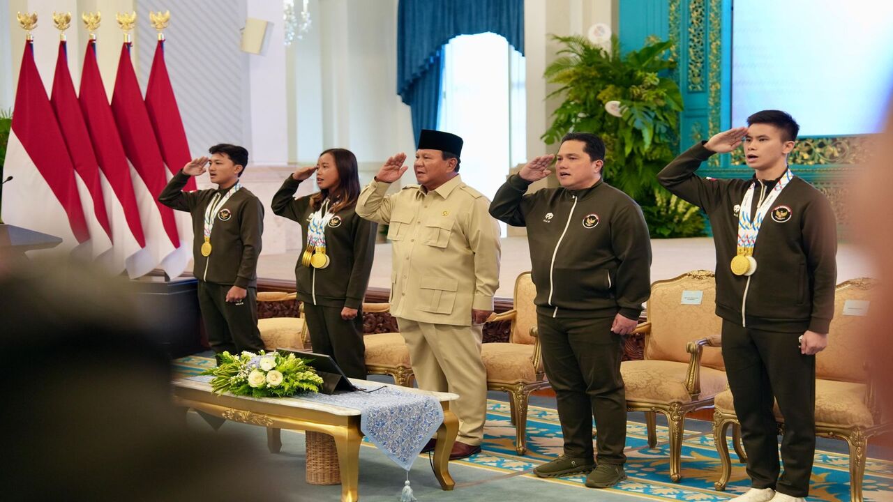 Para atlet peraih emas SEA Games 2025 dalam pemberian penghargaan oleh Presiden Prabowo Subianto dan Menpora Erick Thohir. (dok. BPMI)