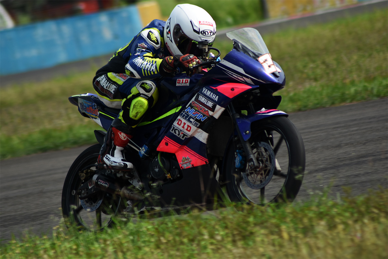 Gunakan Yamaha YZF-R15, Gupita Kresna Pecahkan Rekor Lap Kejurnas Sport 150 cc