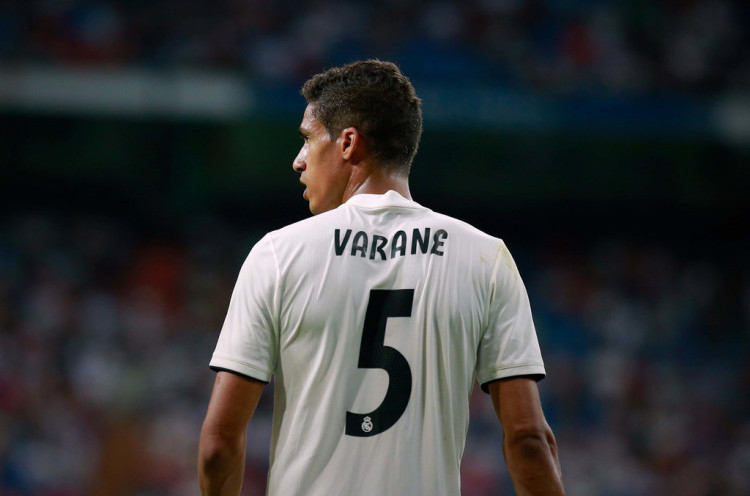 Meski Performanya Sedang Menurun, Man United Bersedia Membeli Varane Sebesar 100 Juta Euro