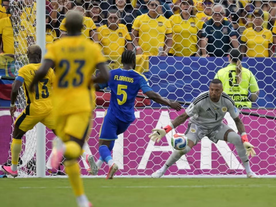Eloy Room Tak Kalah Hebat dari Vozinha, Curacao Tahan Imbang Ekuador 0-0
