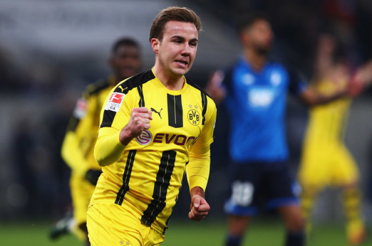 Gelandang Borussia Dortmund Kesulitan Masuk ke Mobilnya Sendiri