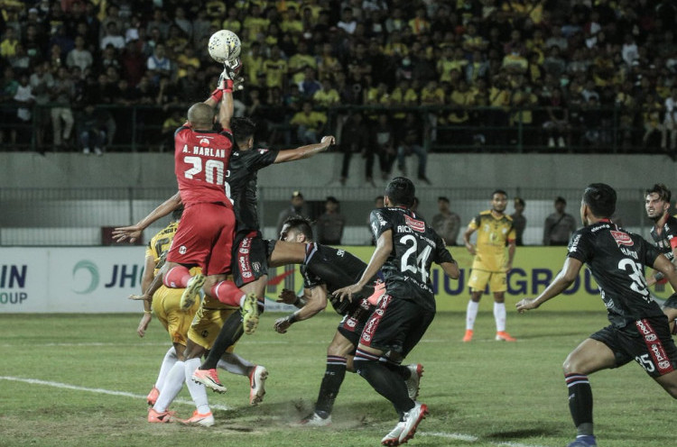 Pelatih Bali United Ungkap Kekesalan Gol Melvin Platje Dianulir