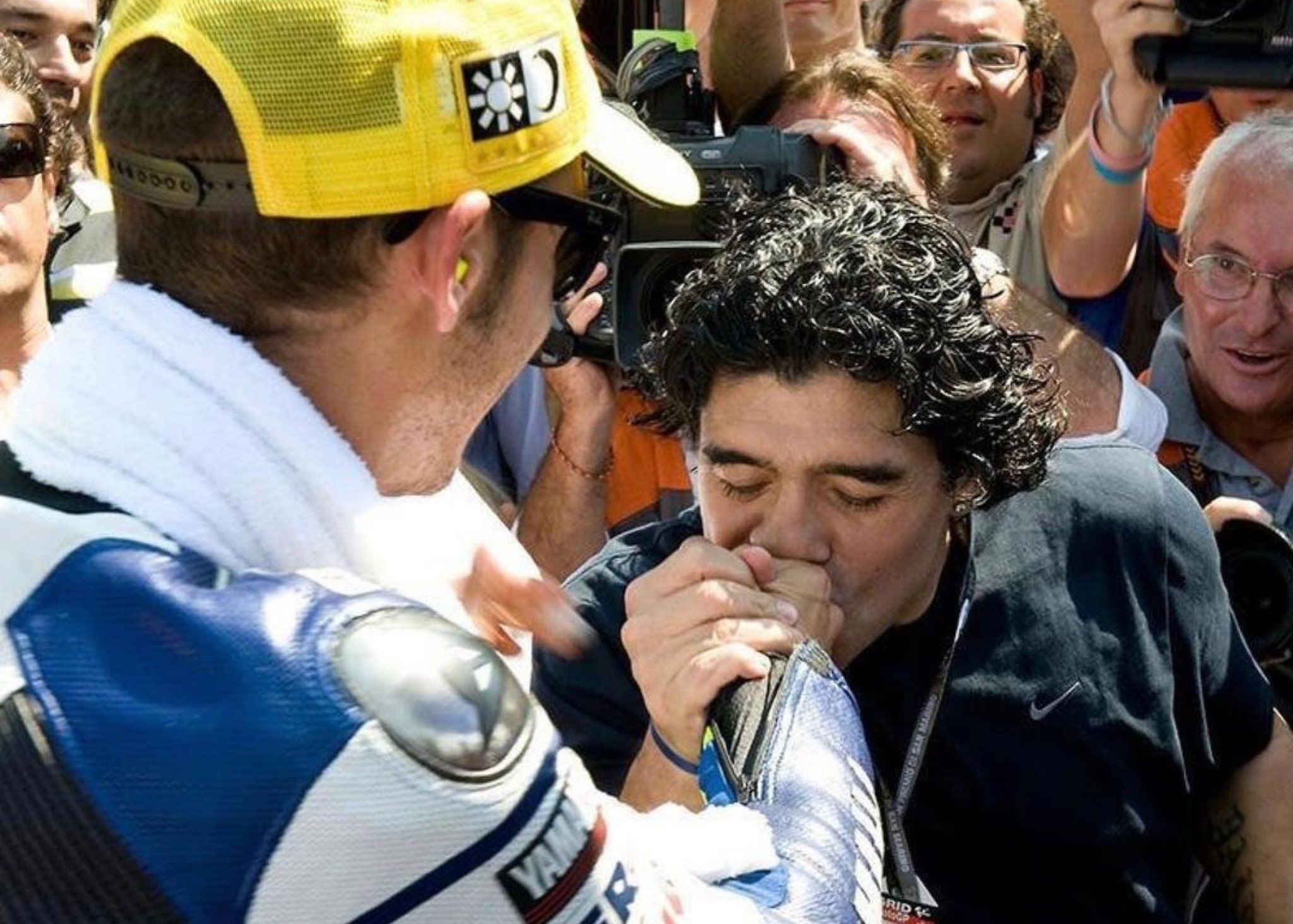 Nostalgia - Valentino Rossi, Maradona, dan Ciuman Tangan Tuhan