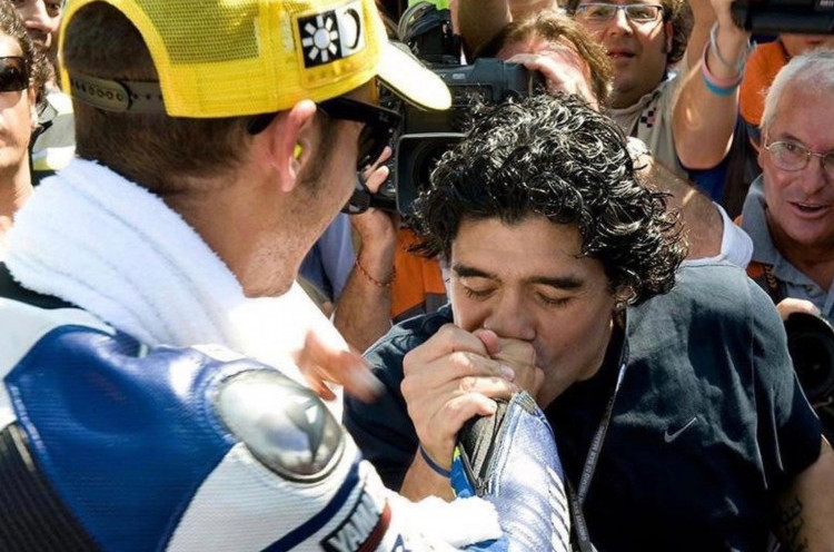 Nostalgia - Valentino Rossi, Maradona, dan Ciuman Tangan Tuhan