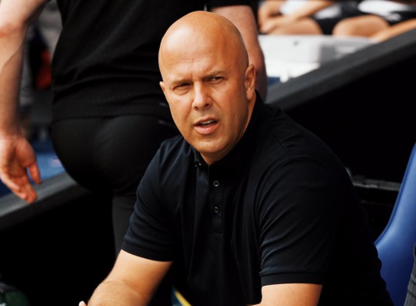 Arne Slot Buka Suara soal Keputusan Liverpool Lepas Pemain Muda