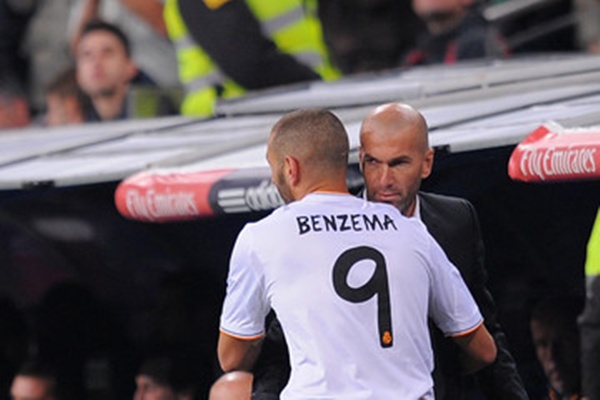 Tampil Melempem, Zidane Bakal Singkirkan Benzema 