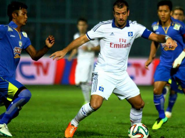 Nostalgia - Aksi Van der Vaart di Stadion Kanjuruhan Tujuh Tahun Lalu