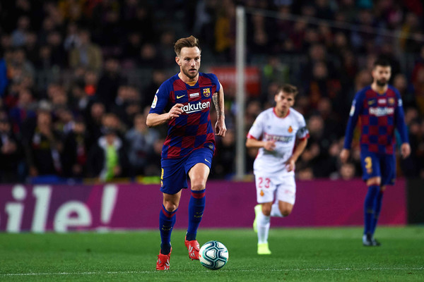 Juventus Inginkan Rakitic, Barcelona Minta Bernardeschi