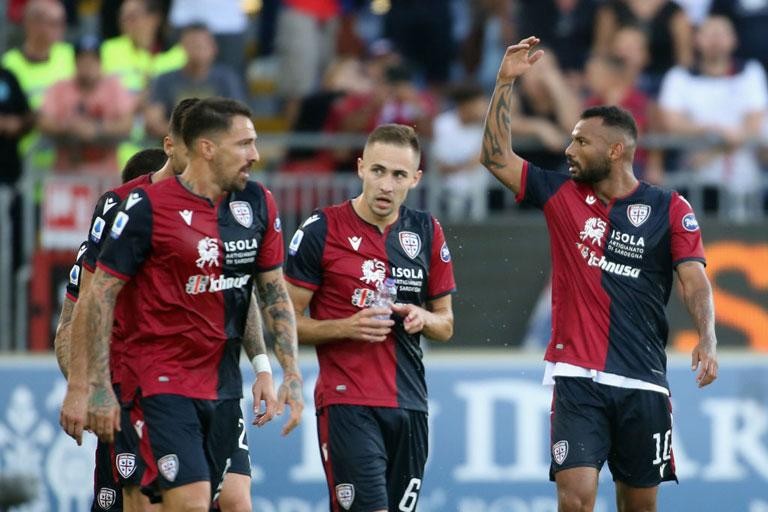 Hindari PHK, Pemain Cagliari Rela Tak Digaji Sebulan
