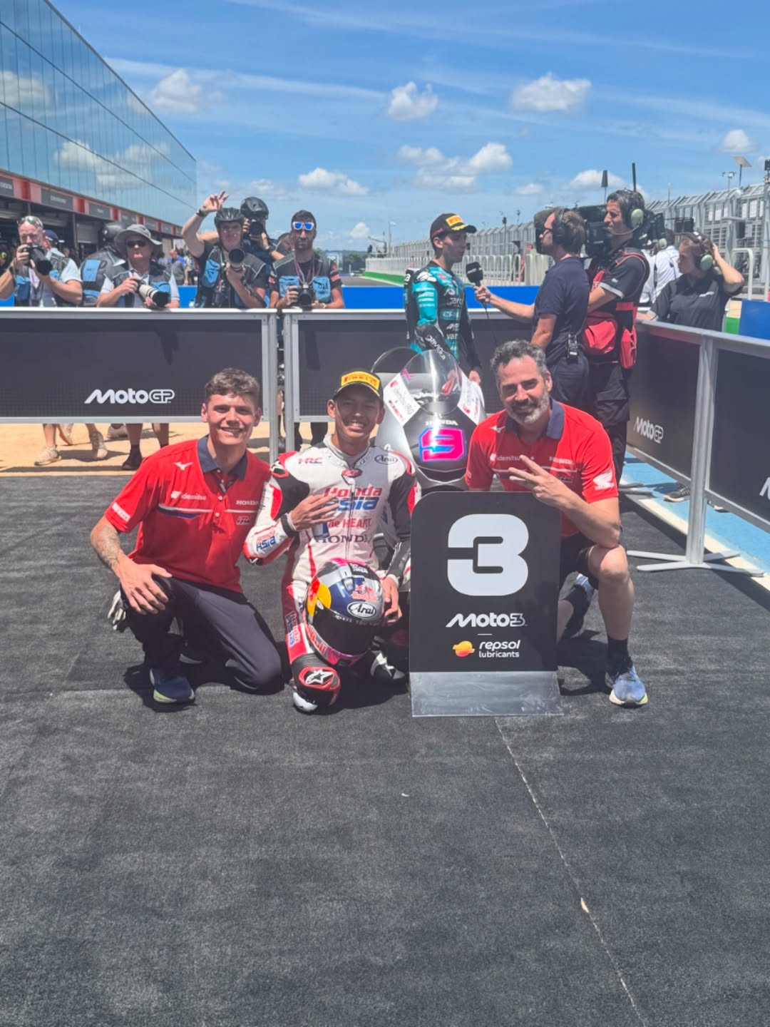 Naik Podium di Moto3 Brasil 2026, Veda Ega Pratama Catat Sejarah untuk Indonesia