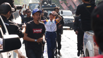 Galeri Foto: Dian Sastro hingga Legenda Timnas Bawa Obor Asian Games 2018 di Kota Solo