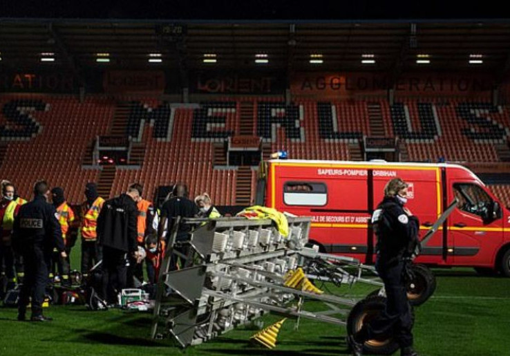 Tragis, Petugas Ligue 1 Meninggal Dunia Tertimpa Lampu Stadion