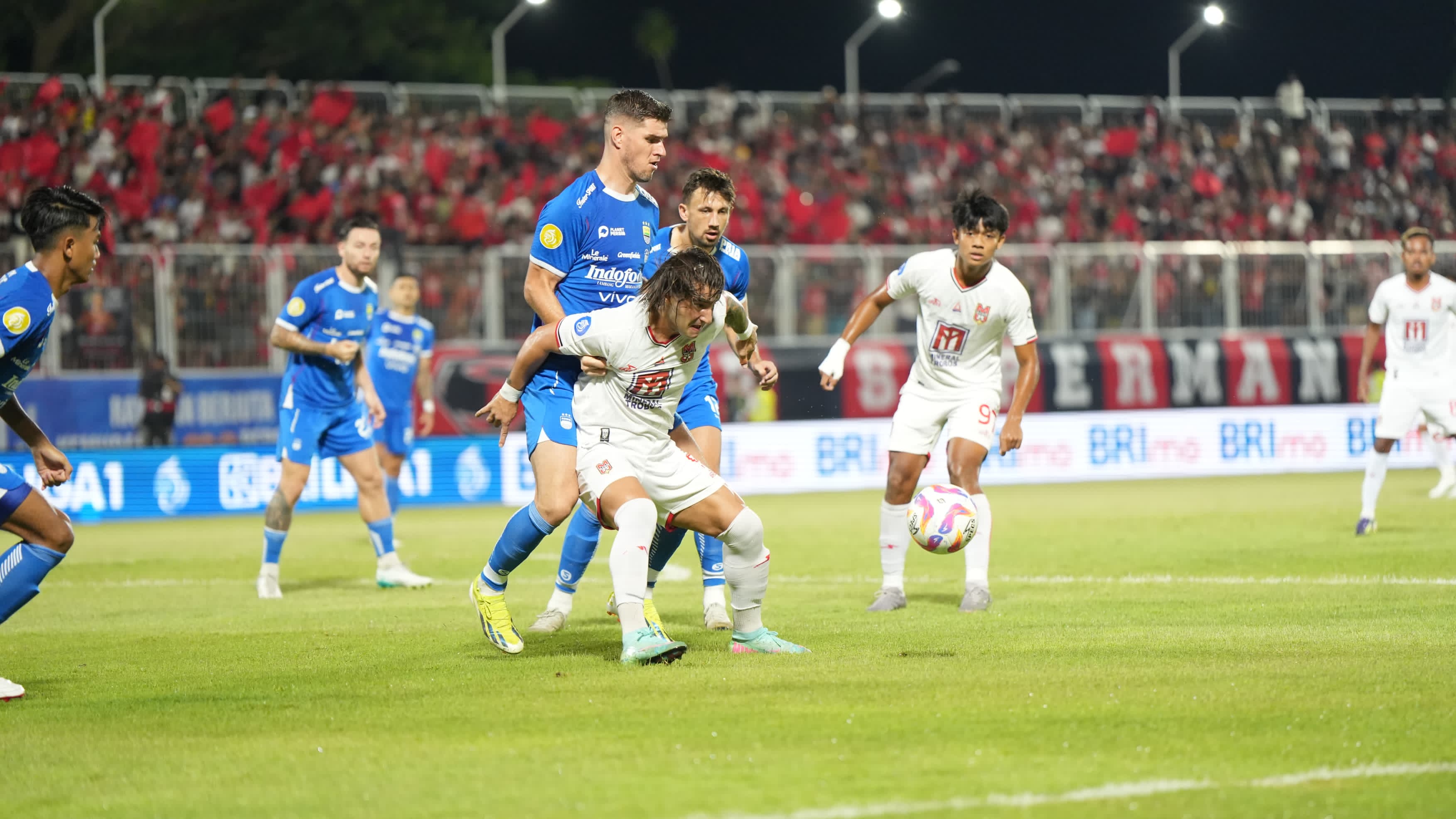 Persib Bandung di Ambang Gelar Juara, Pengganti Carlos Pena di Persija Ucapkan Selamat