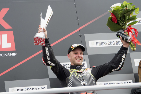 Juara Dunia Superbike Lebih Memilih Pensiun Ketimbang Hijrah ke MotoGP