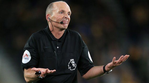 Mike Dean, Wasit Jelmaan Kazuki Ito di Premier League