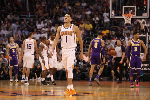 Nostalgia: Ketika Devin Booker Menjadi Pebasket NBA Termuda yang Cetak 70 Angka