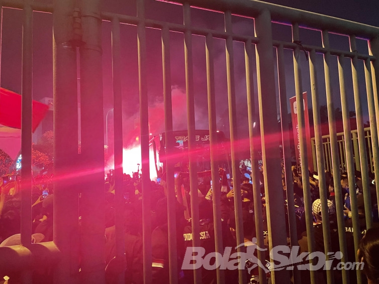 Dear Suporter, Jangan Nyalakan Flare karena Mengganggu Timnas U-19