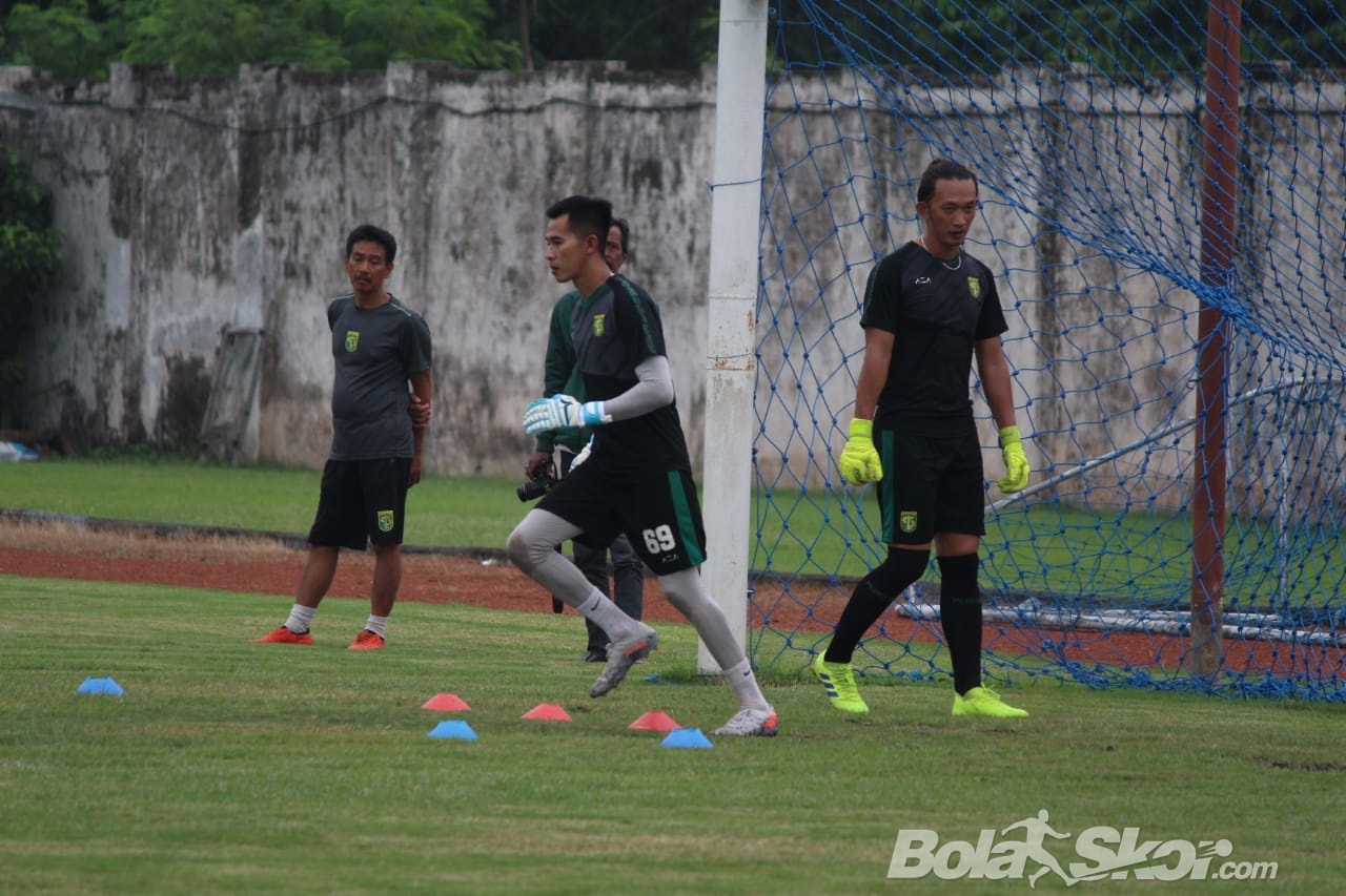 Lawan Persija, Angga Saputra Siap Lakoni Debut bersama Persebaya Gantikan Rivky Mokodompit yang Sakit