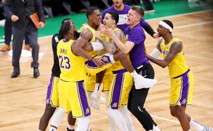 Hasil NBA: Jumper Rajon Rondo Buat Lakers Kalahkan Celtics dengan Selisih Setengah Bola