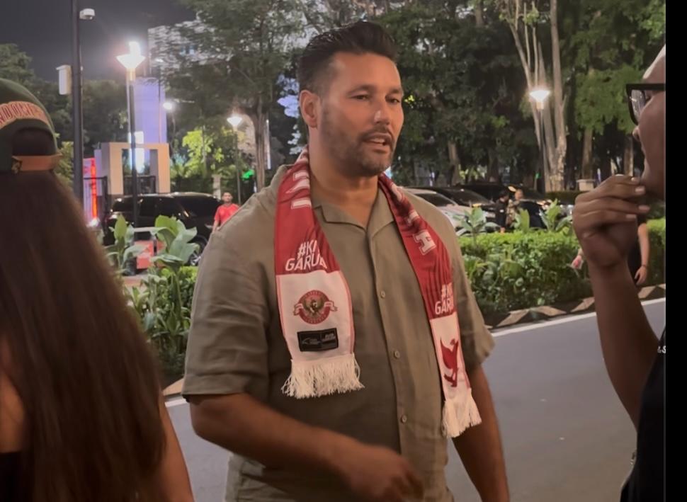 Beri Dukungan Langsung untuk Sang Putra, Ayah Jens Raven Nyaman di Jakarta meski Macet