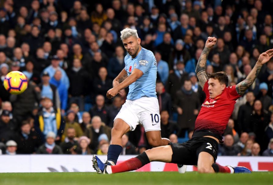 Man City Pernah Rekrut Tevez, MU Kini Disarankan Boyong Aguero