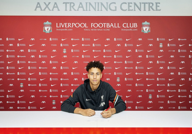 Liverpool Berikan Kontrak Profesional kepada Wonderkid 17 Tahun