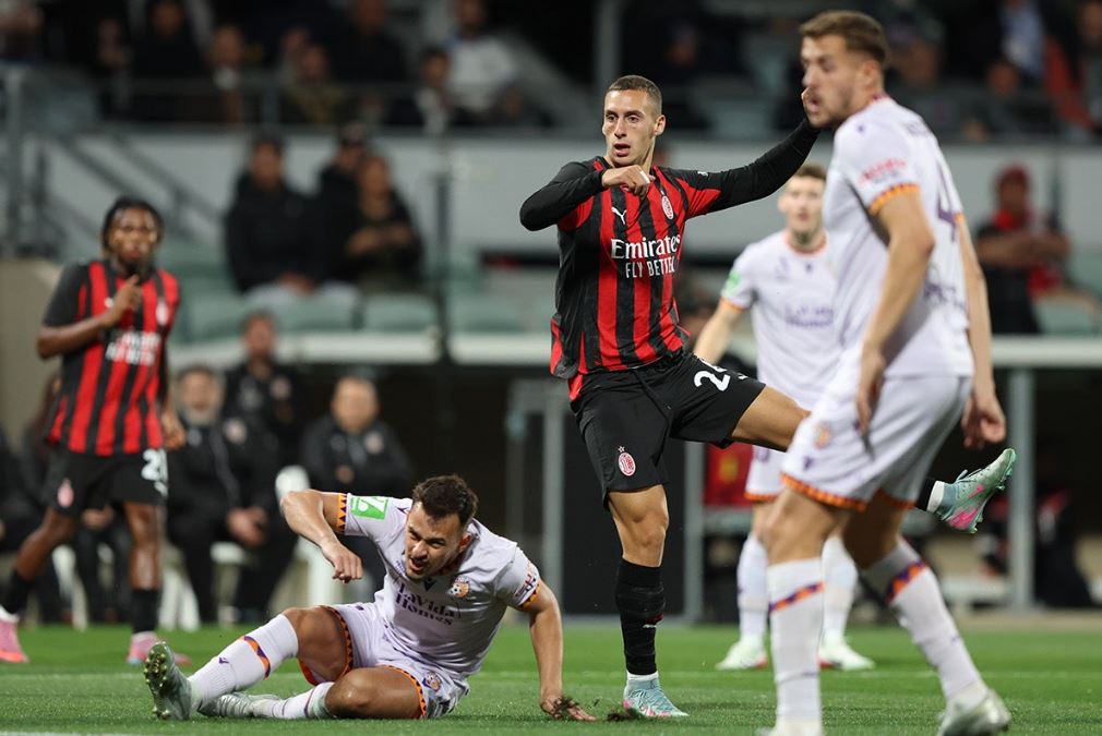 Hasil Pramusim: AC Milan dan Barcelona Menang Telak, Arsenal Kalah di Derby London Utara