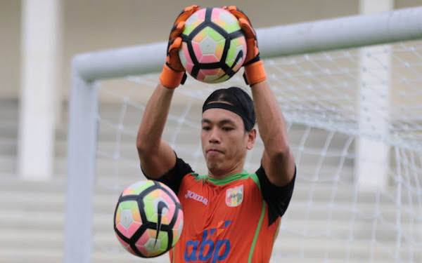 Nostalgia - Dua Kiper Indonesia Cetak Gol Mirip Alisson Becker