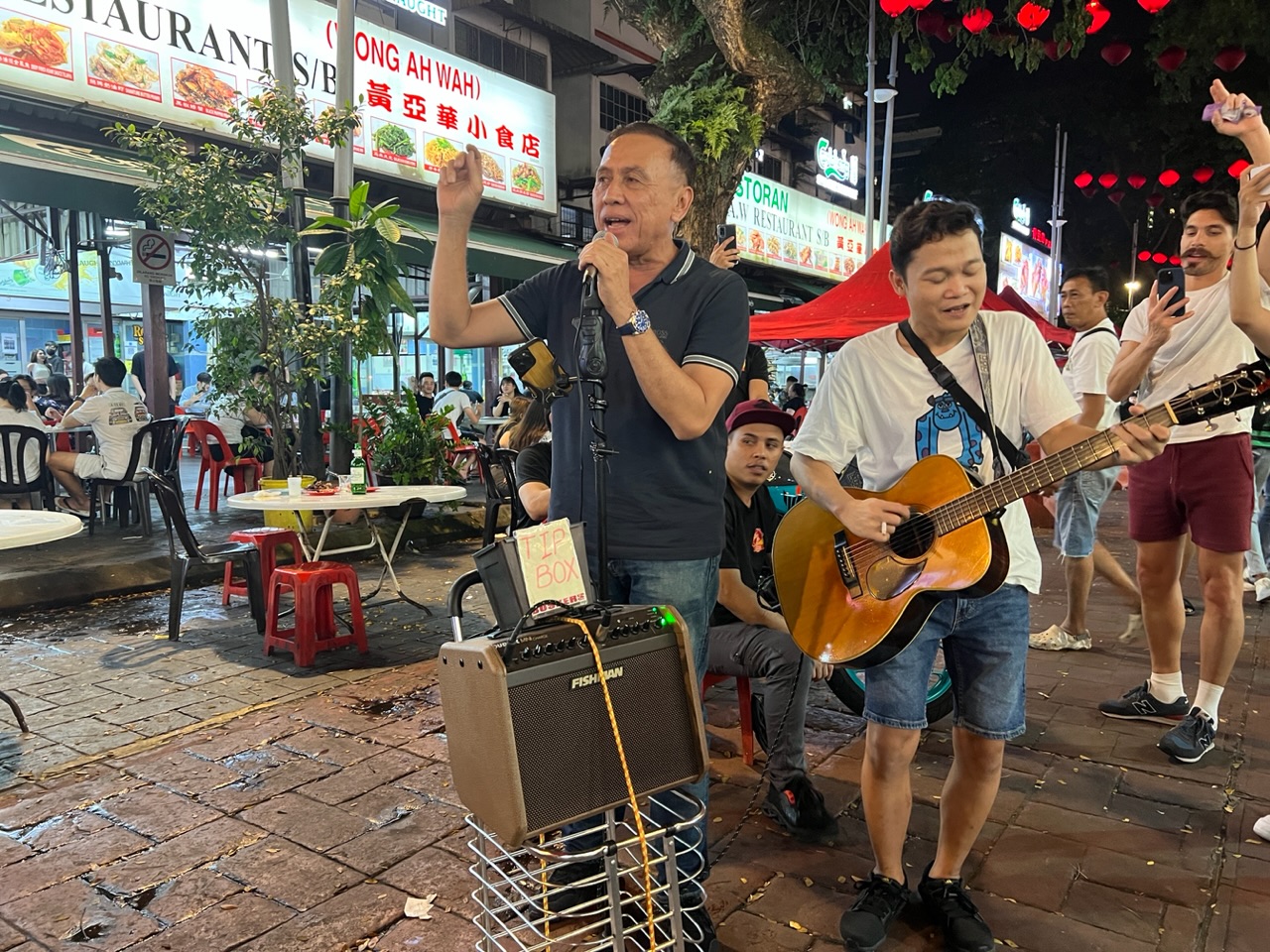 Jelang Brunei Darussalam Vs Timnas Indonesia, Iwan Bule Nge-Slank di Alor Street
