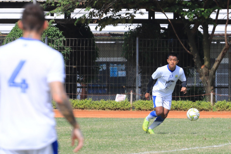 Bek Sayap Persib Zalnando Sebut Febri Hariyadi Pemain Sayap Terbaik di Indonesia