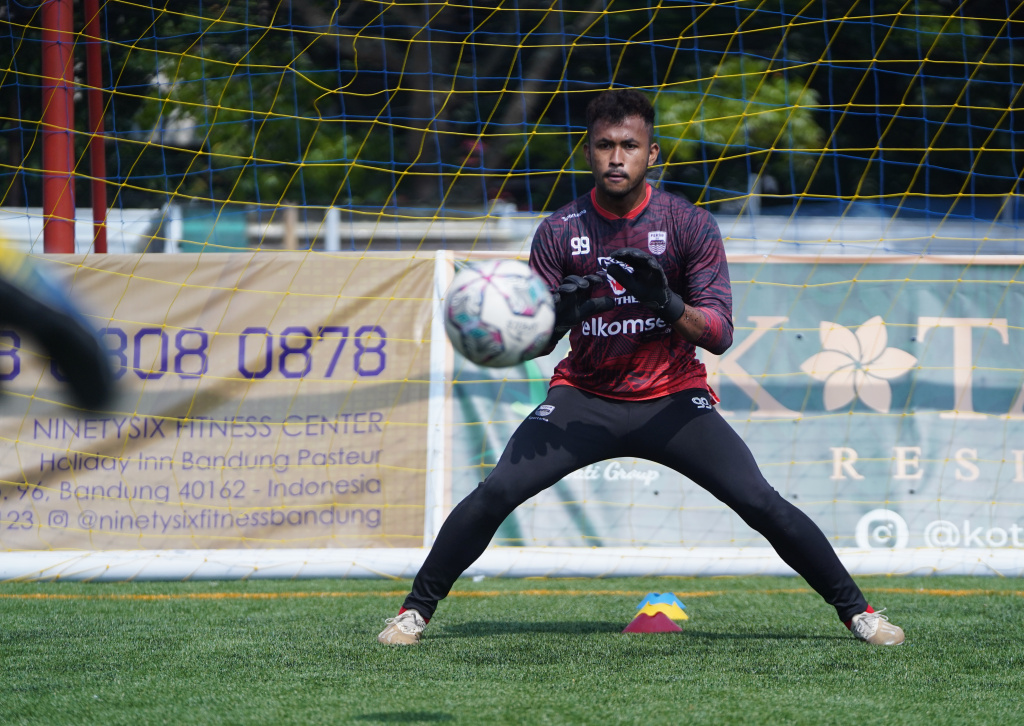 Bela Timnas U-23, Kiper Persib Ingin Sambil Menyelam Minum Air