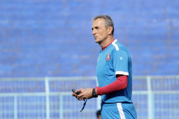 Milomir Seslija Kecewa Rapuhnya Lini Belakang Arema FC saat Dibantai PSIS