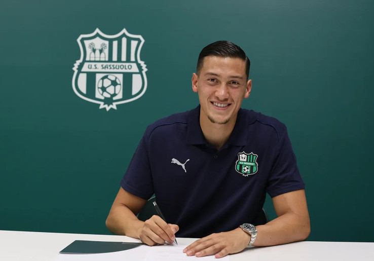 Nonton Pertandingan Sassuolo, Pencari Bakat Inter Milan Pantau Aksi Jay Idzes dan Tarik Muharemovic