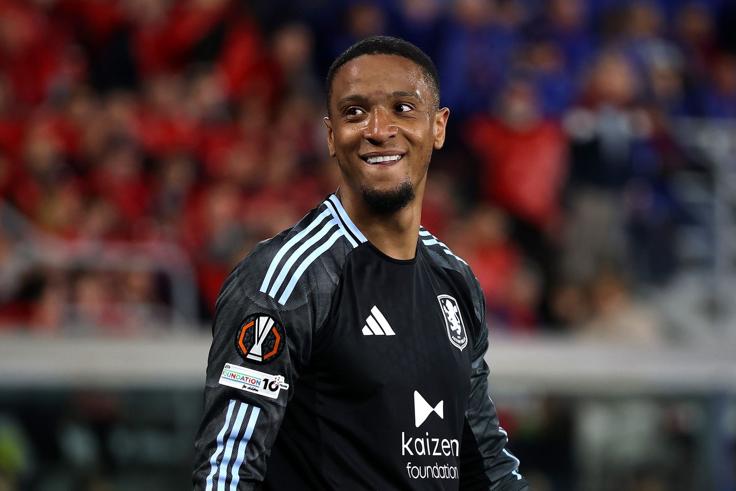 Ezri Konsa. (Laman Resmi Aston Villa)