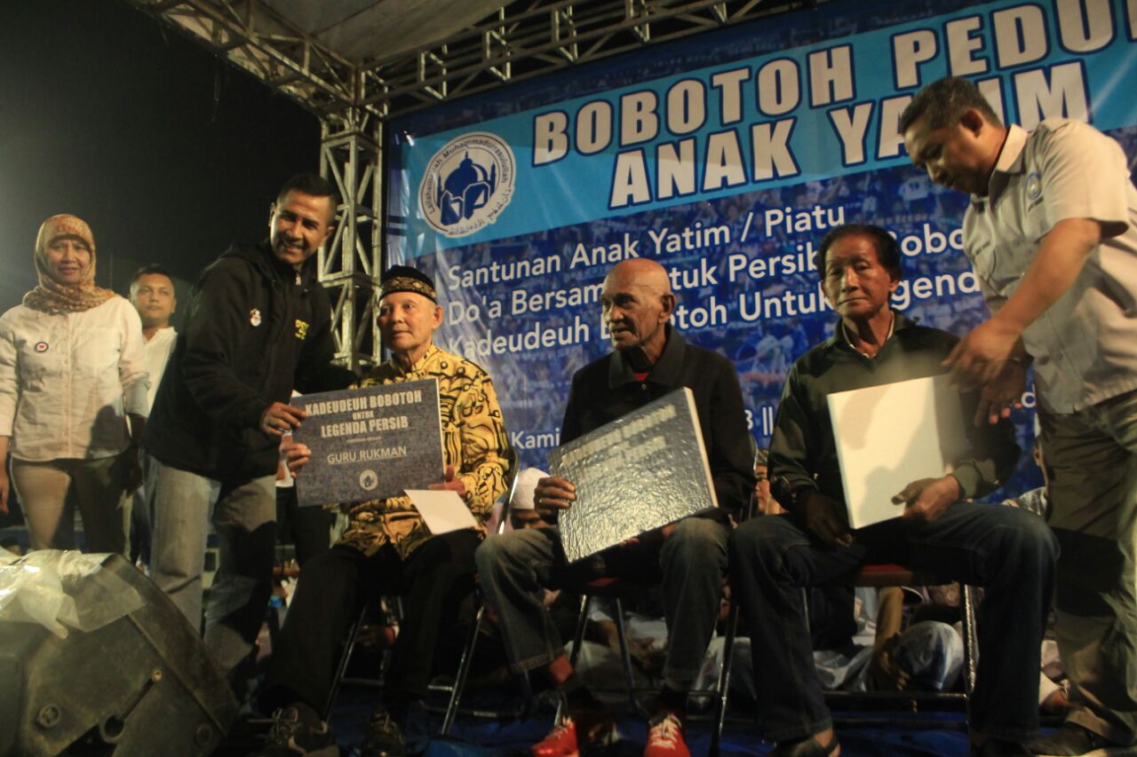 Cerita Bobotoh Gelar Tabligh Akbar dan Santunan kepada Anak Yatim serta Legenda Persib
