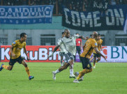 Tiga Pemain Cedera saat Hadapi Bhayangkara FC, Pelatih Persib Tak Merasa Khawatir