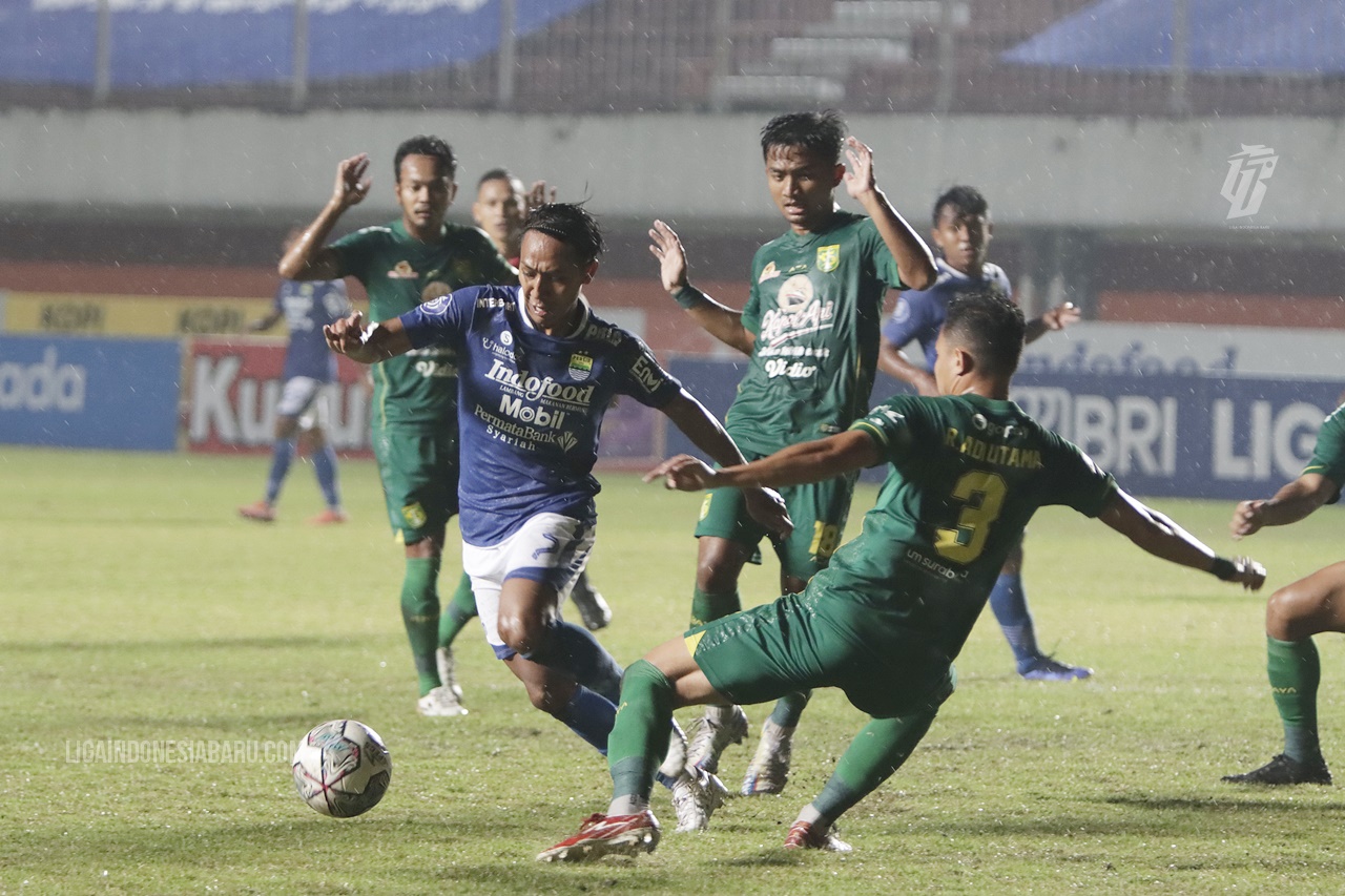 Dibantai Persebaya, Robert Alberts Sebut Pertahanan Persib Kocar-kacir