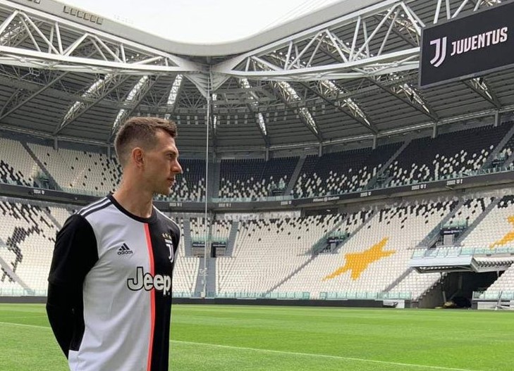 Paulo Dybala dan Federico Bernardeschi Bocorkan Jersey Anyar Juventus