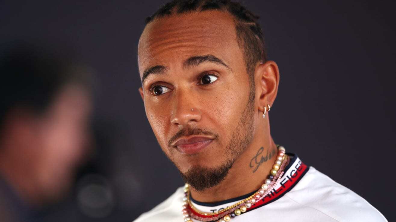Sesi Latihan Buruk, Lewis Hamilton Mulai Khawatir