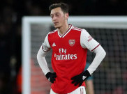 Tolak Pemotongan Gaji Arsenal, Mesut Ozil Dibela Legenda Manchester United