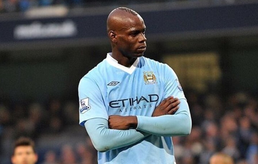 Dari Penyerang Badung hingga Anak Legenda, Mereka yang Pernah Berkostum Liverpool dan Manchester City