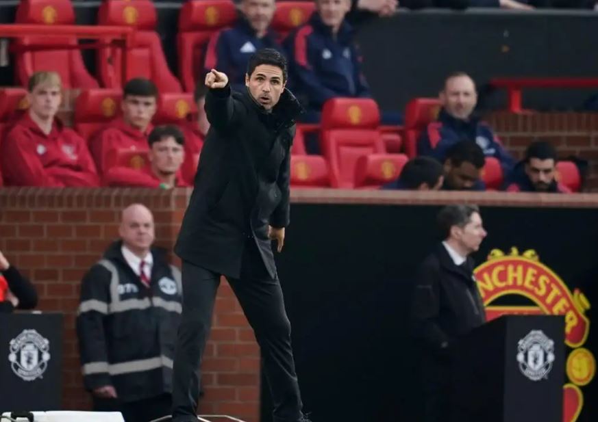 Arsenal vs Manchester United, Michael Carrick Apresiasi Pekerjaan Mikel Arteta