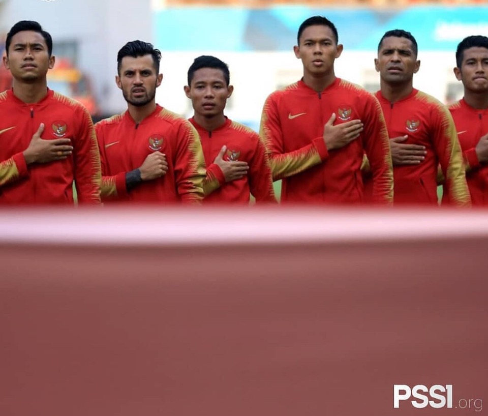 Ketika Konferensi Pers Timnas Ditunda Beberapa Menit demi Hormati Adzan Isya
