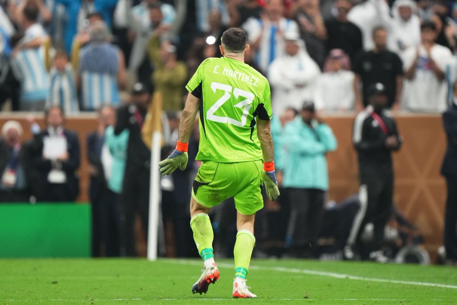 Emiliano Martinez Bukan Target Bayern Munchen
