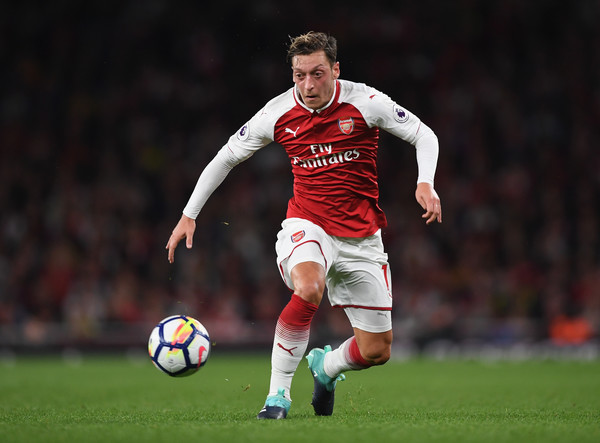Mesut Ozil Berniat Gabung Barcelona
