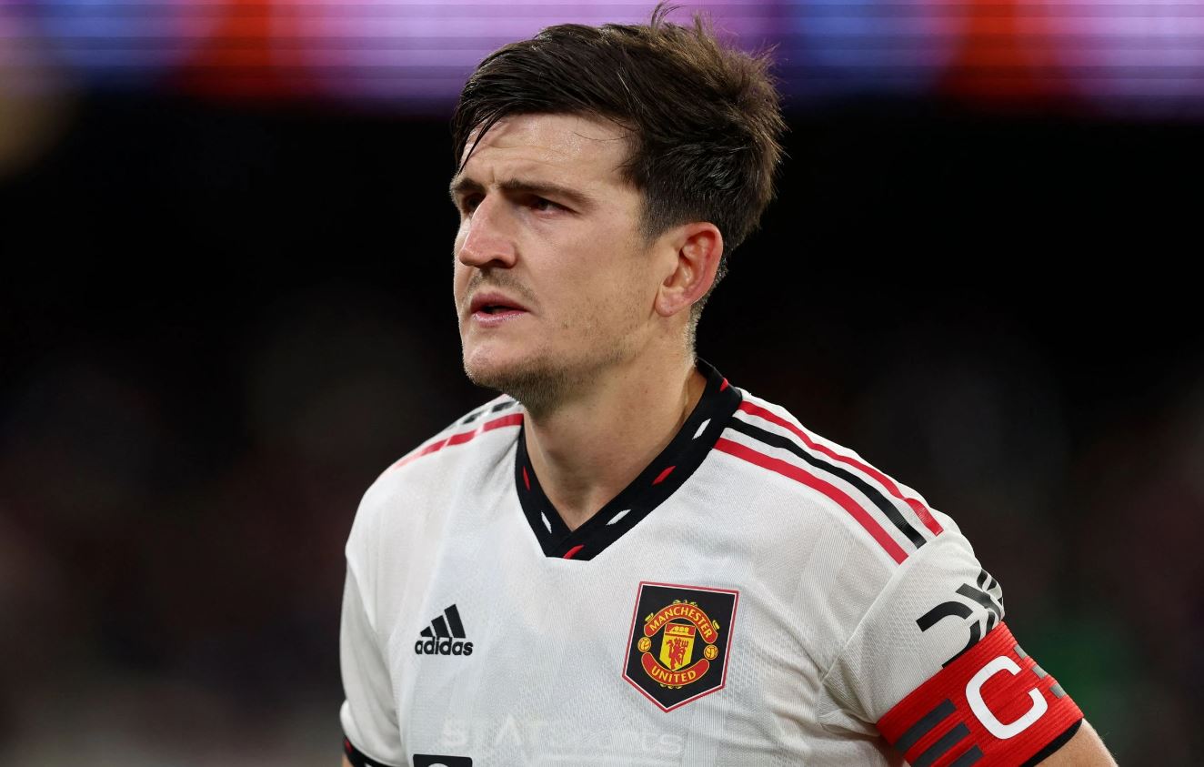 Harry Maguire Disiuli Fans di Australia, Donny van de Beek Pasang Badan